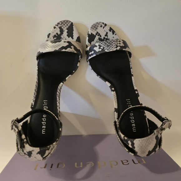 MADDEN GIRL Snake Skin Animal Print Block Heel Open Toe Sandals Size 9M - Picture 12 of 15